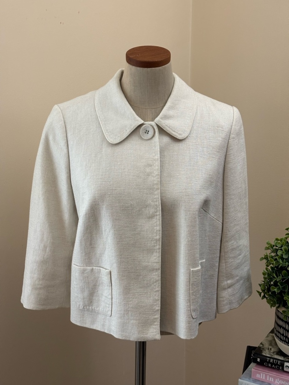 Women's Vintage Cream Cropped Jacket.